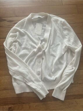 a new day Cream V-Neck Button sweater Cardigan new with tags